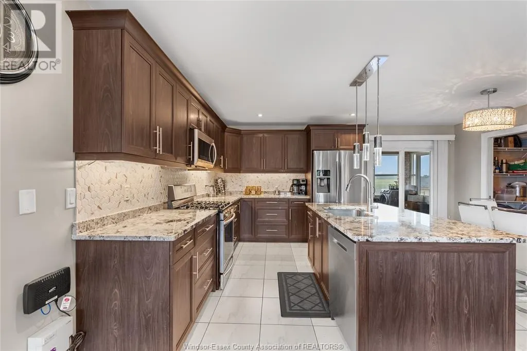 859 SOUTHWOOD DRIVE