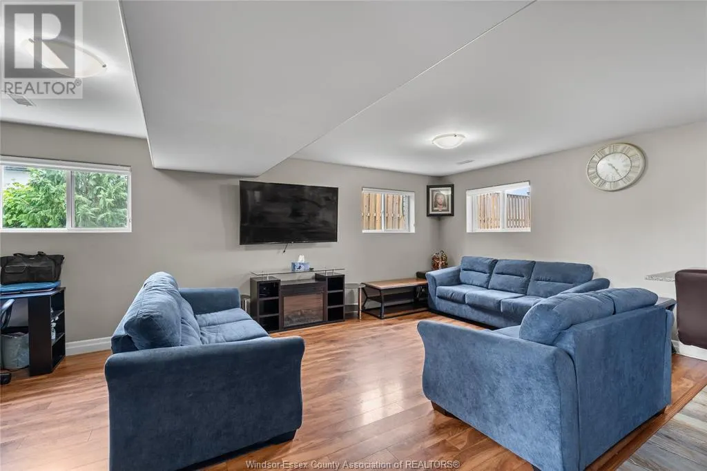 859 SOUTHWOOD DRIVE