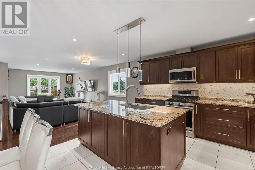 859 SOUTHWOOD DRIVE