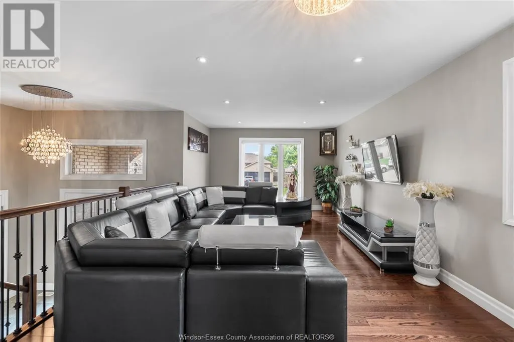 859 SOUTHWOOD DRIVE