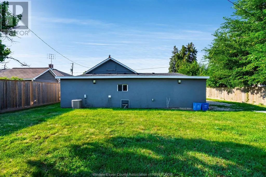1672 Elgin STREET