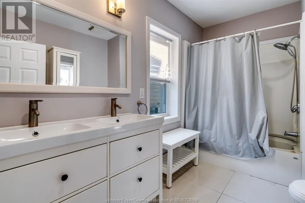 1672 Elgin STREET