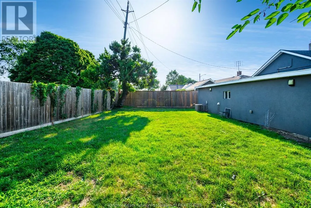 1672 Elgin STREET