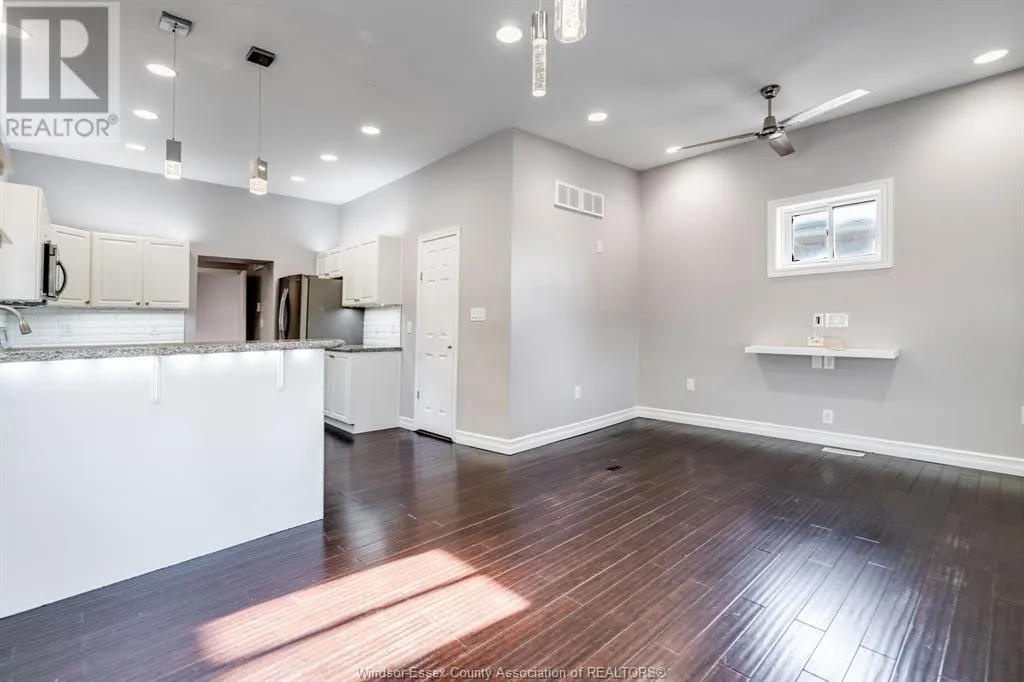 1672 Elgin STREET