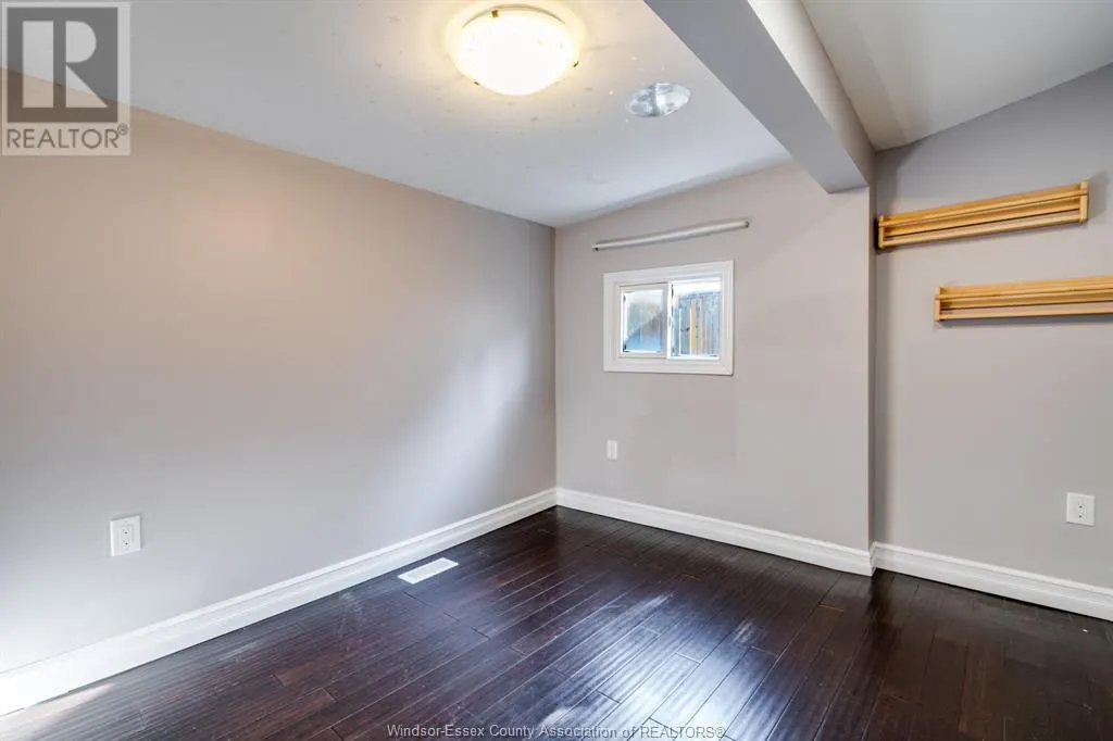 1672 Elgin STREET