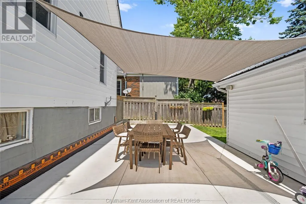 330 Talbot STREET West