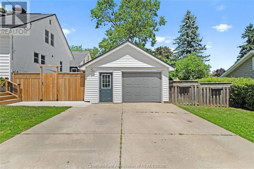 330 Talbot STREET West