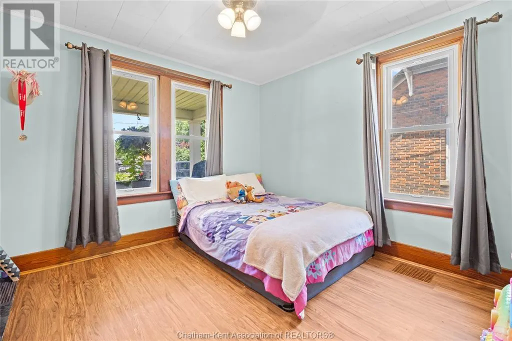 330 Talbot STREET West