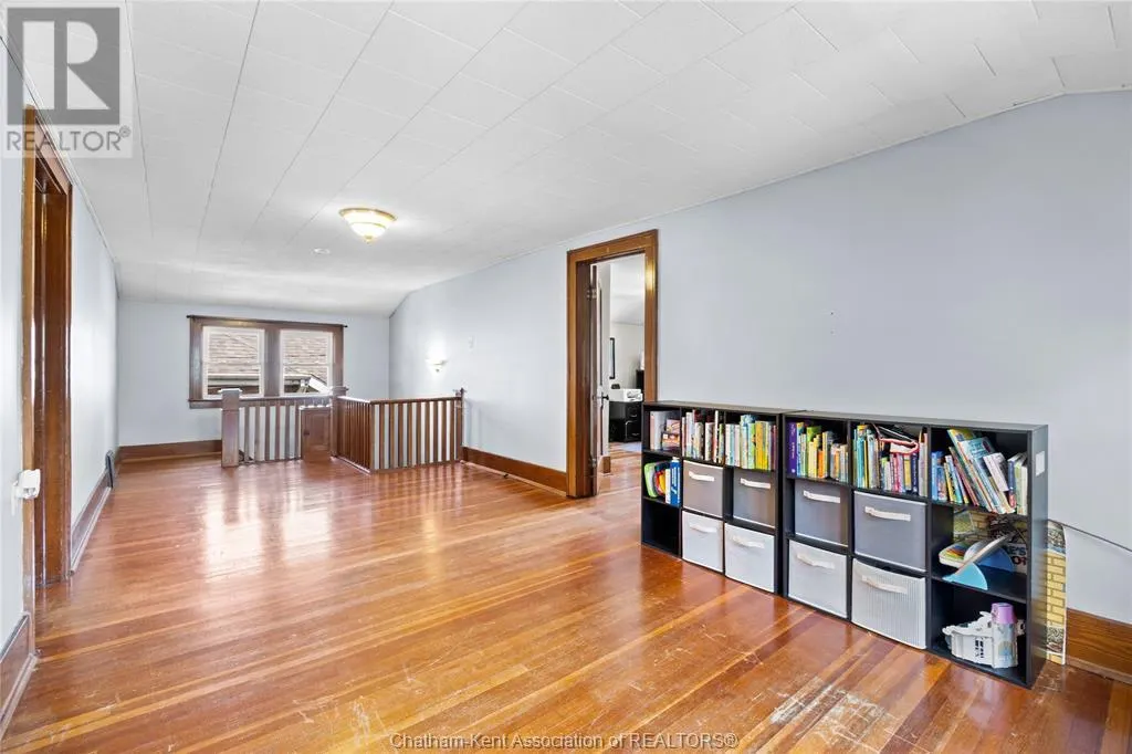 330 Talbot STREET West
