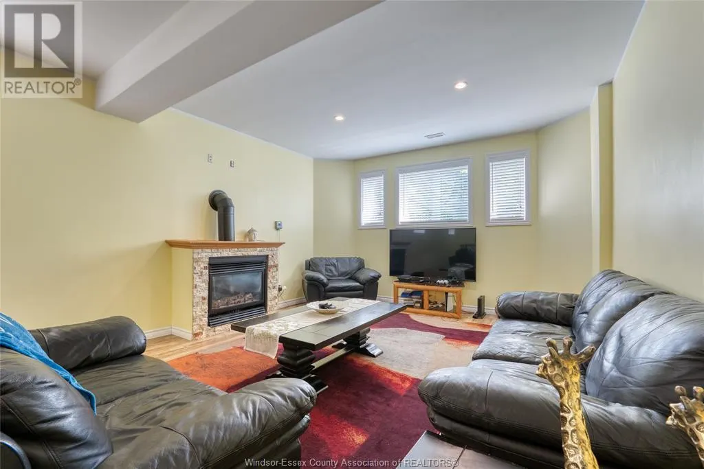 455 HURON