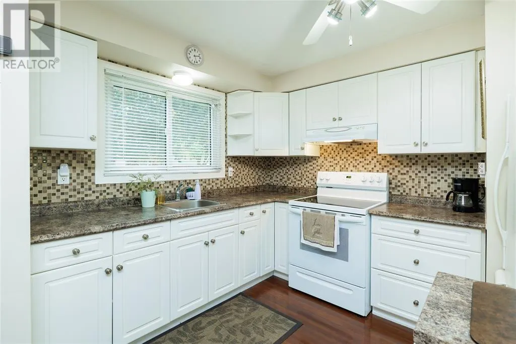 27 TURNER DRIVE Unit# 17, #17