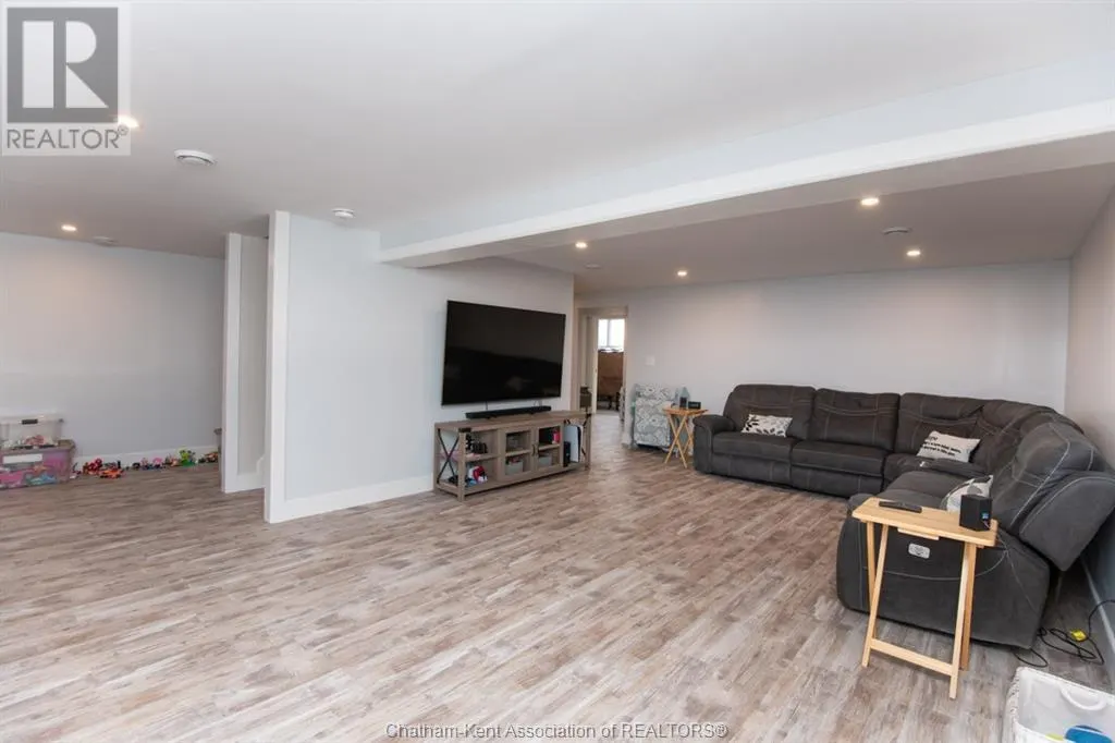 7 VENTURE CRESCENT