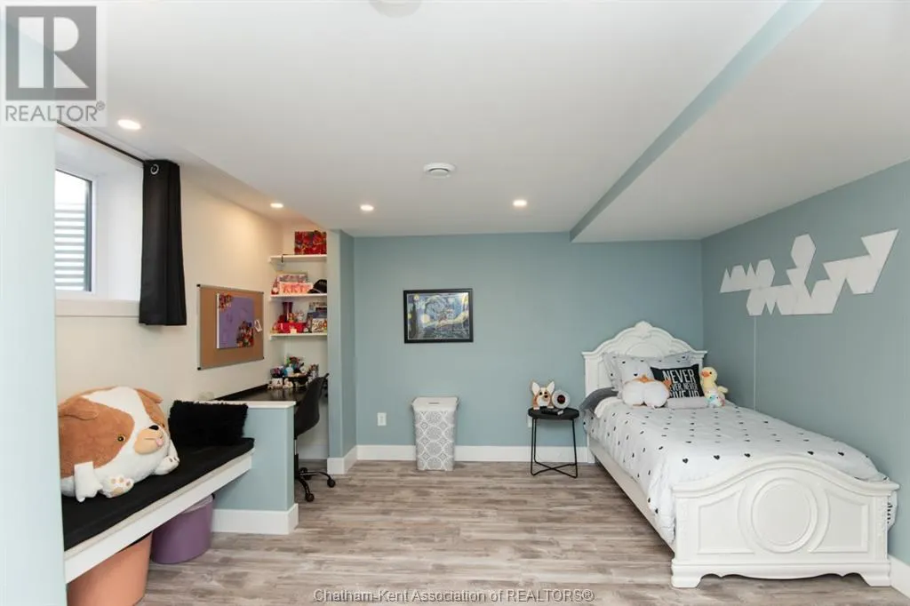 7 VENTURE CRESCENT