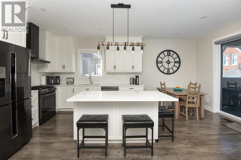 7 VENTURE CRESCENT