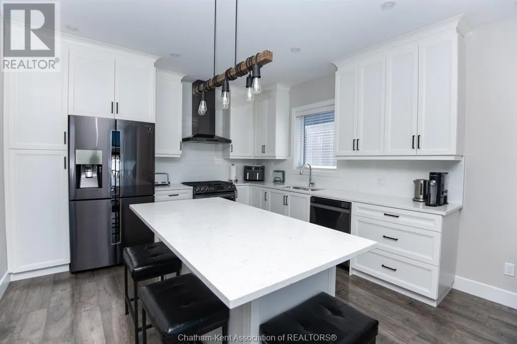 7 VENTURE CRESCENT
