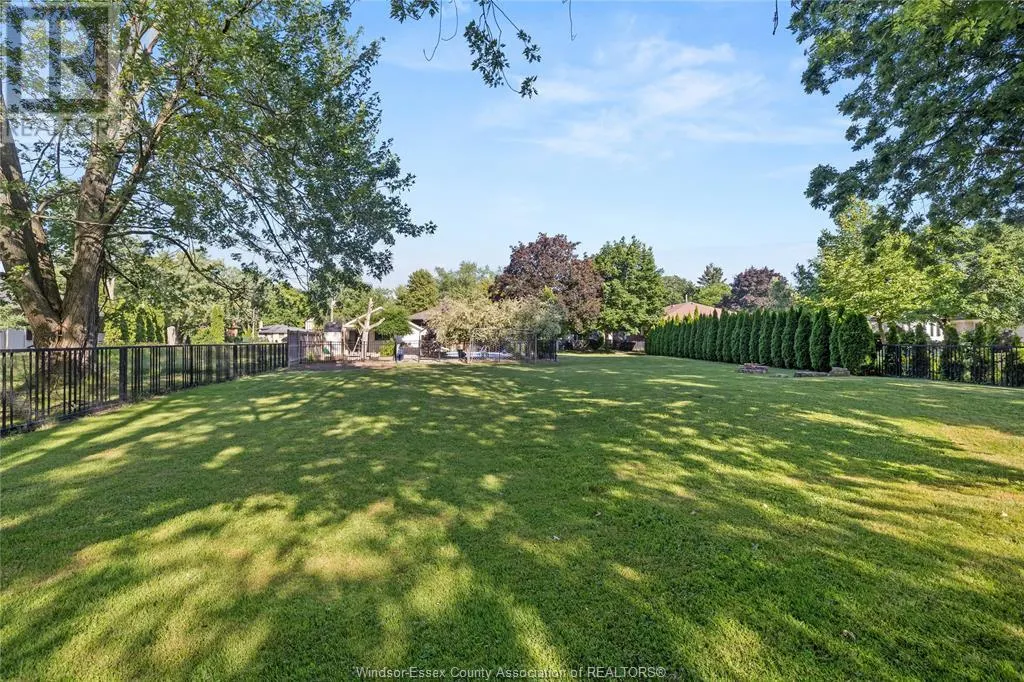 4259 Roseland DRIVE East