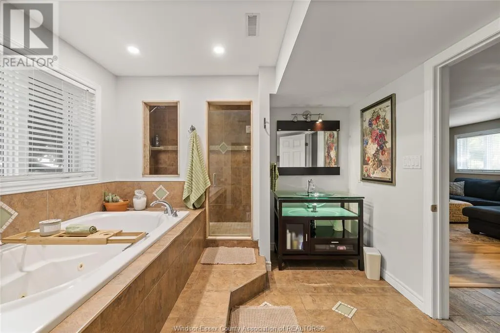 4259 Roseland DRIVE East