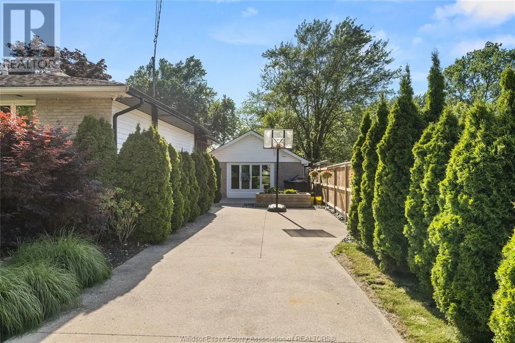 4259 Roseland DRIVE East