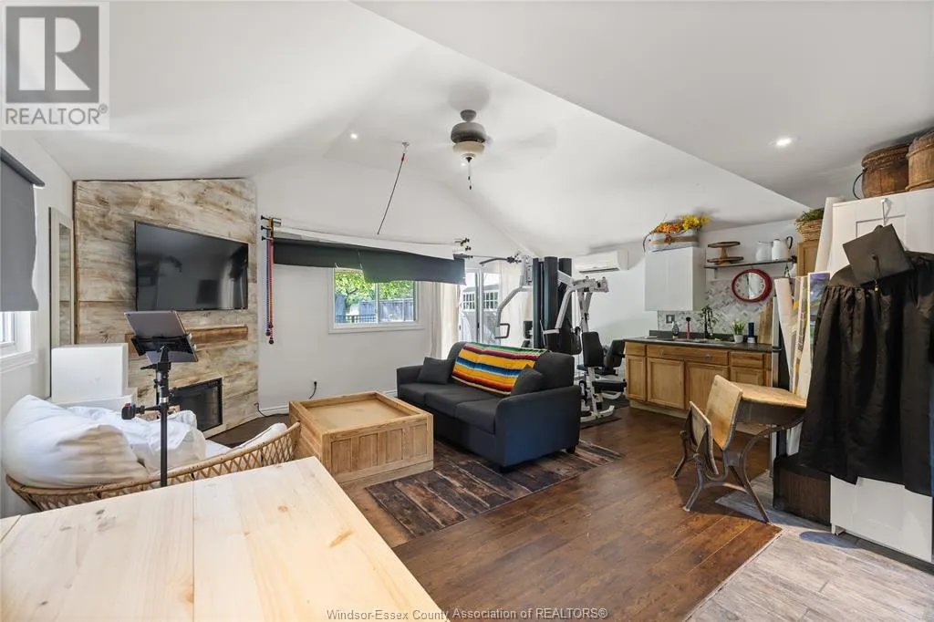 4259 Roseland DRIVE East