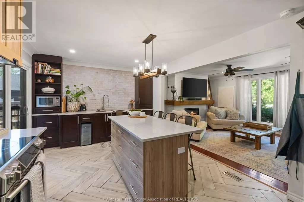 4259 Roseland DRIVE East