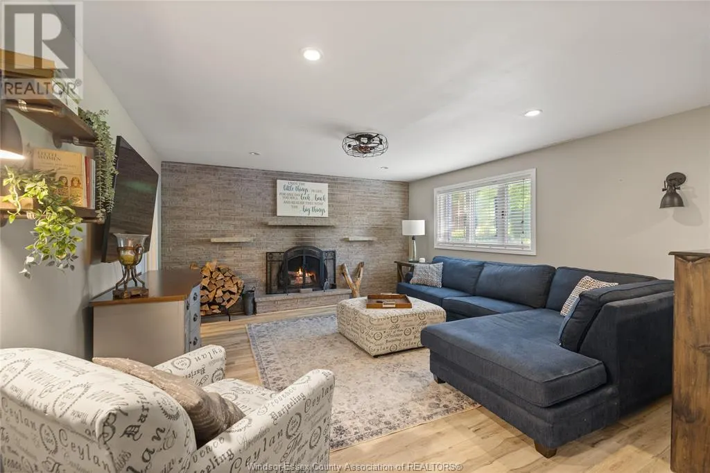 4259 Roseland DRIVE East