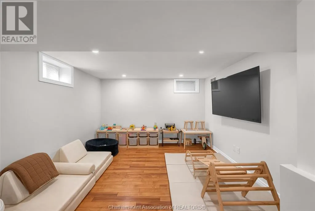 38 Burton AVENUE