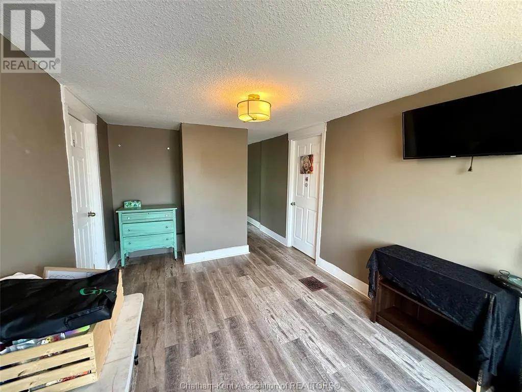 448 Grand AVENUE East