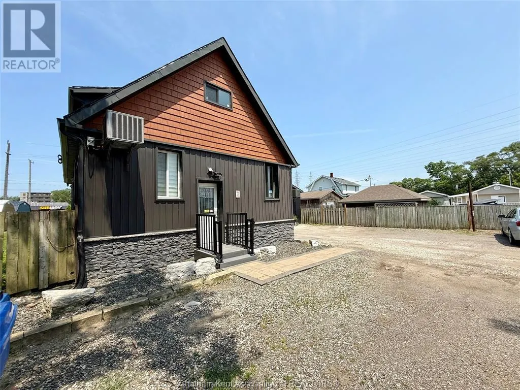 448 Grand AVENUE East