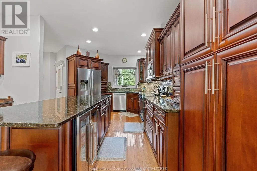 12 LAKESIDE CR