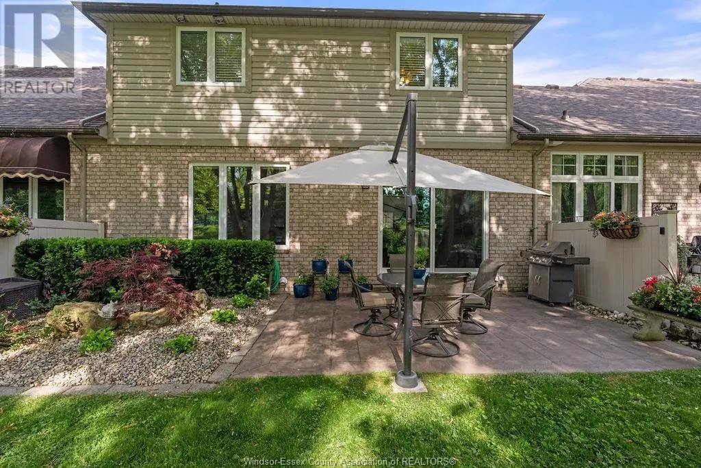 12 LAKESIDE CR