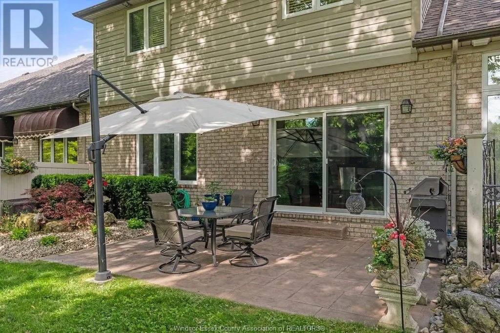 12 LAKESIDE CR
