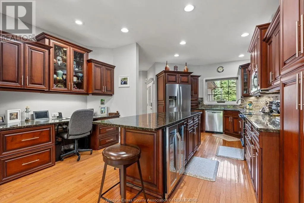12 LAKESIDE CR