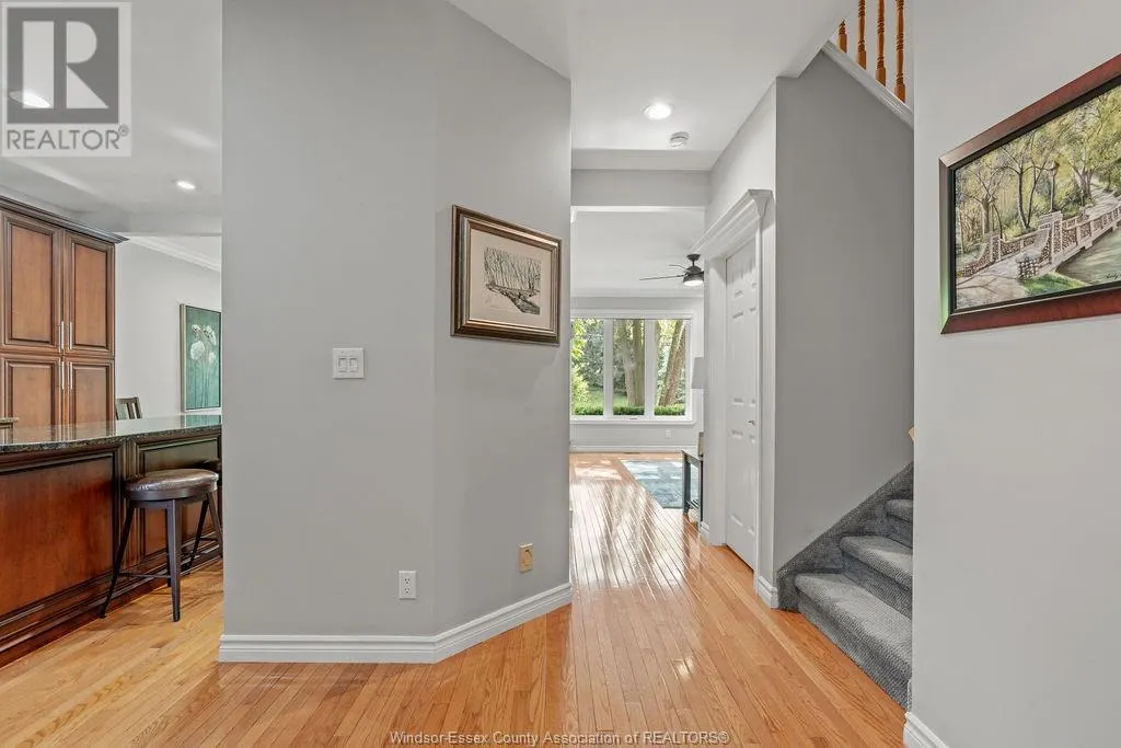 12 LAKESIDE CR