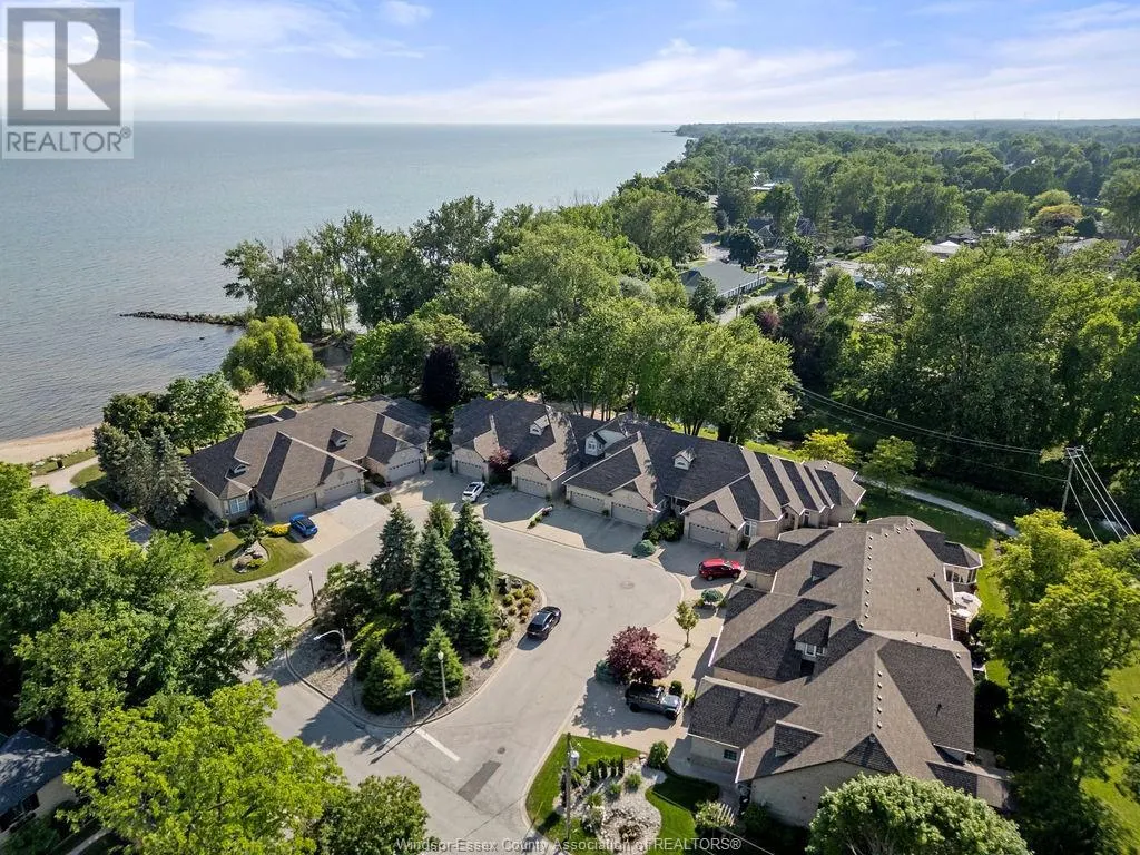 12 LAKESIDE CR