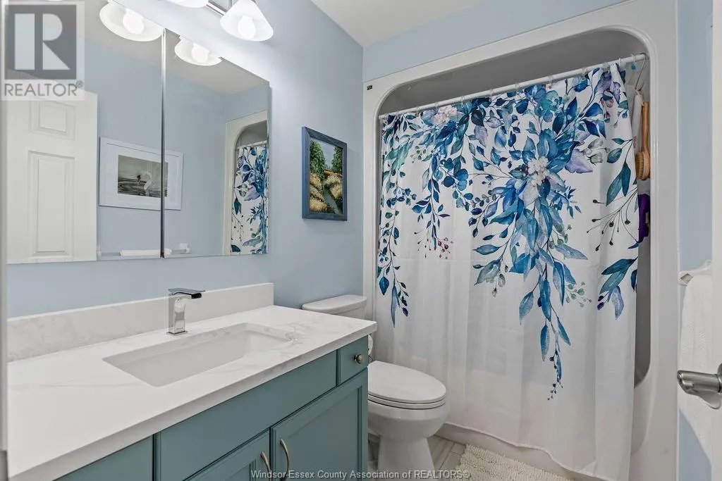 12 LAKESIDE CR