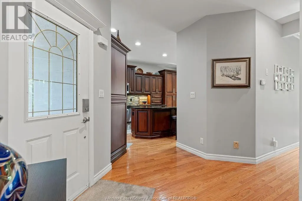 12 LAKESIDE CR