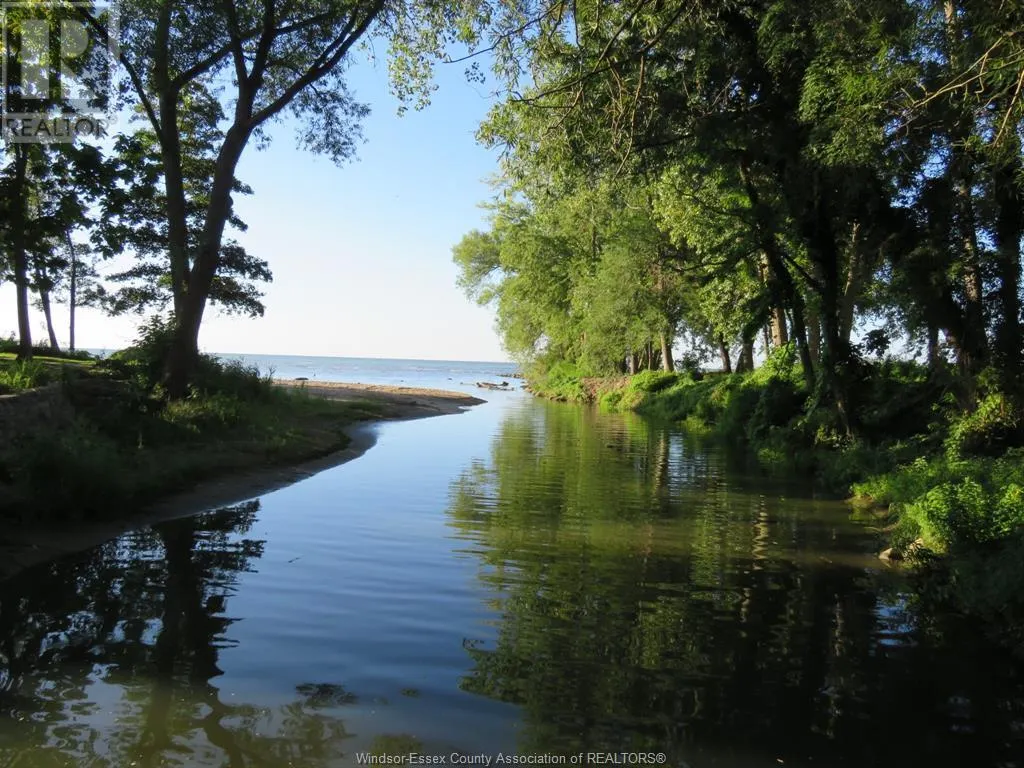 12 LAKESIDE CR