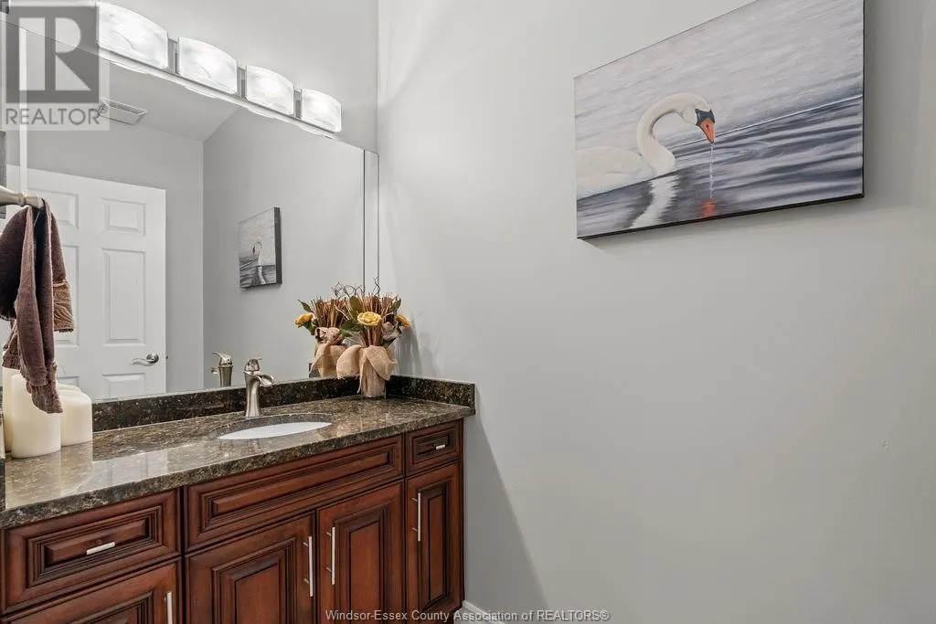 12 LAKESIDE CR
