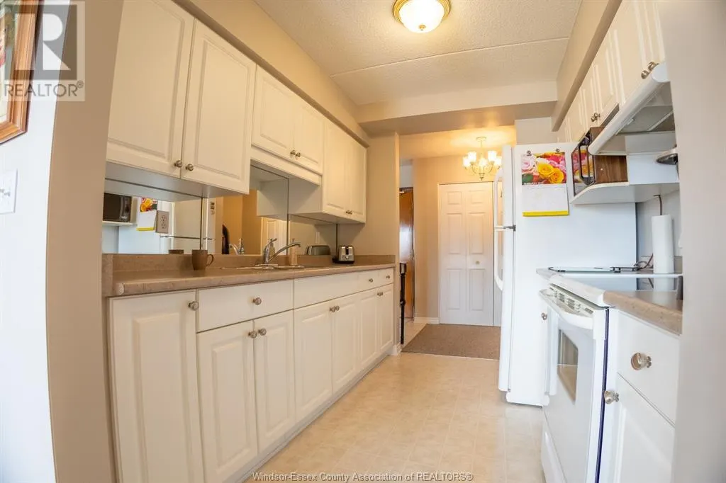 99 ROBSON Unit# 203