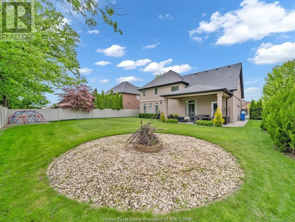 1083 REGENCY CRESCENT