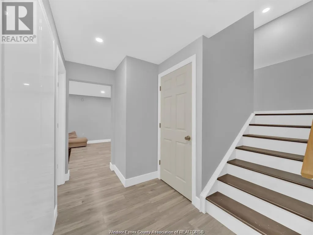 1083 REGENCY CRESCENT