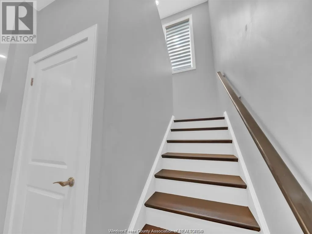 1083 REGENCY CRESCENT