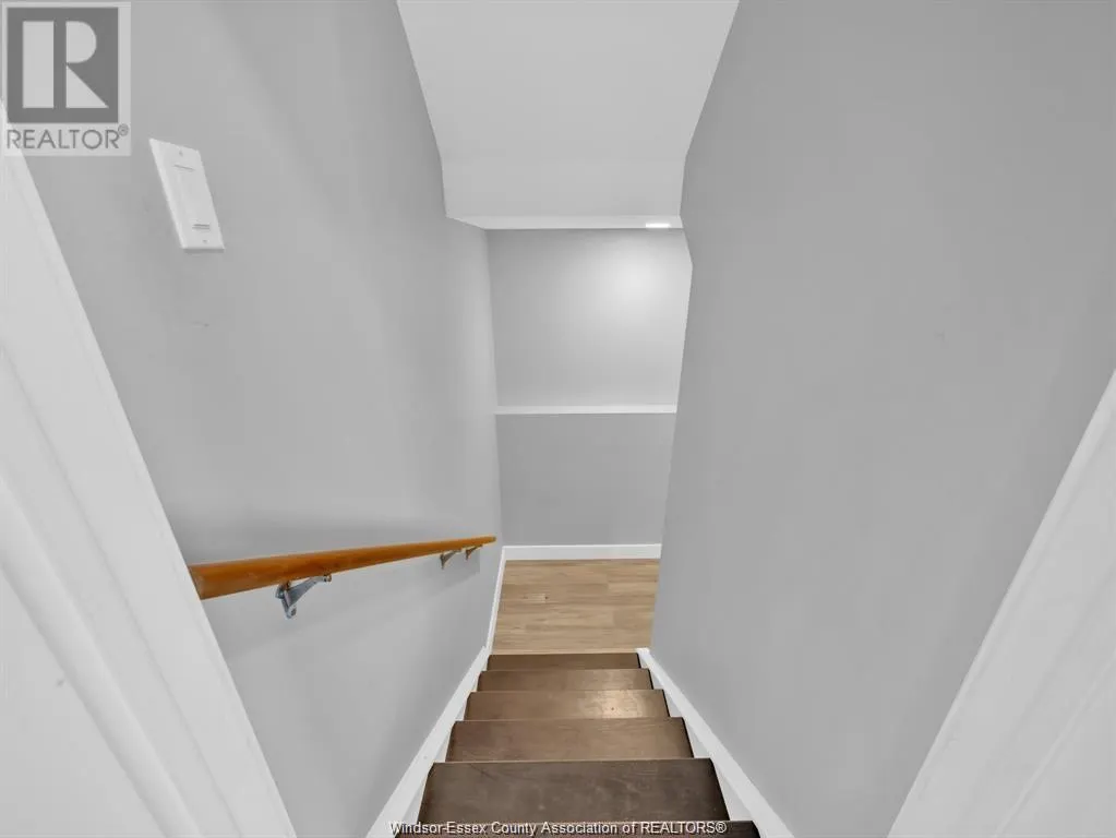 1083 REGENCY CRESCENT