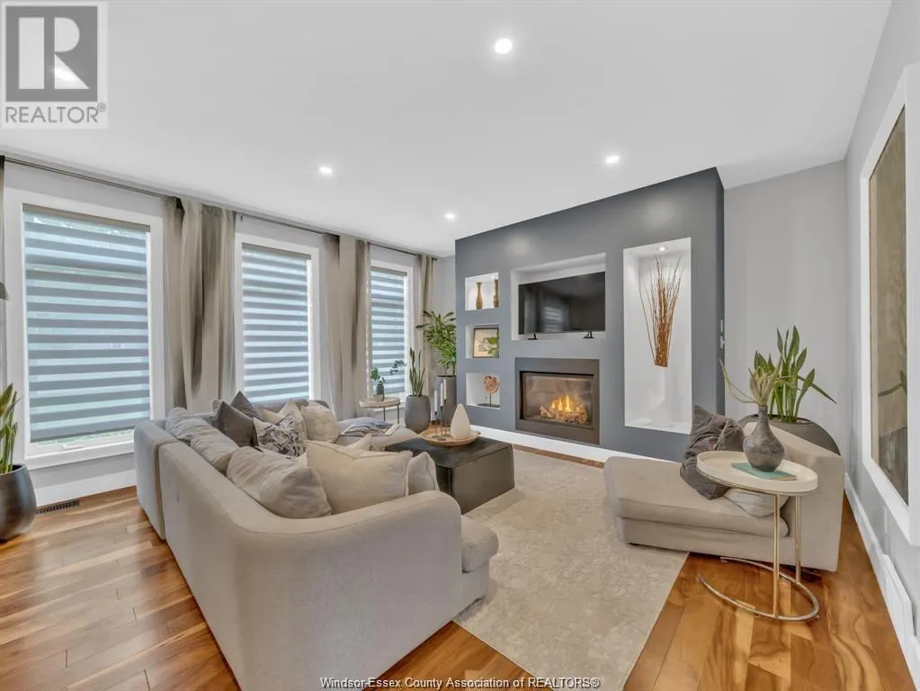 1083 REGENCY CRESCENT