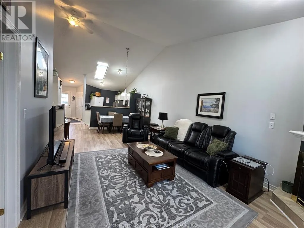 3 ASHLEY CRESCENT