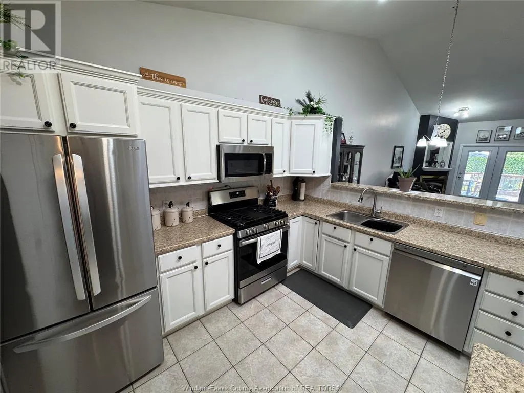 3 ASHLEY CRESCENT