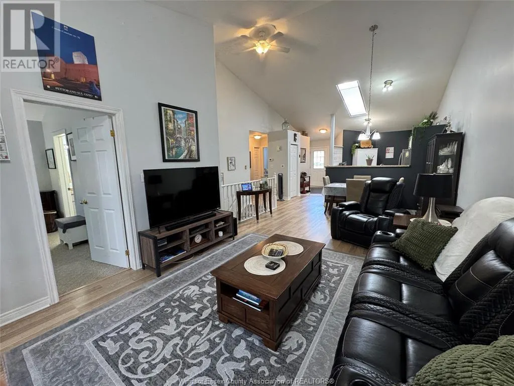 3 ASHLEY CRESCENT
