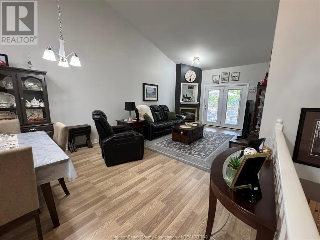 3 ASHLEY CRESCENT