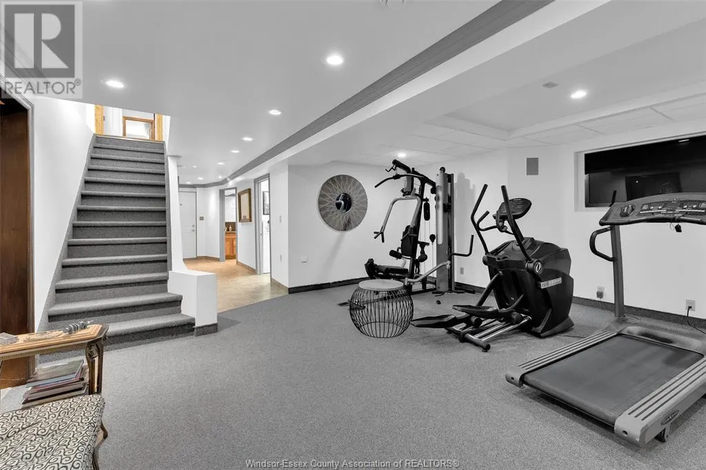 541 KERR CRESCENT