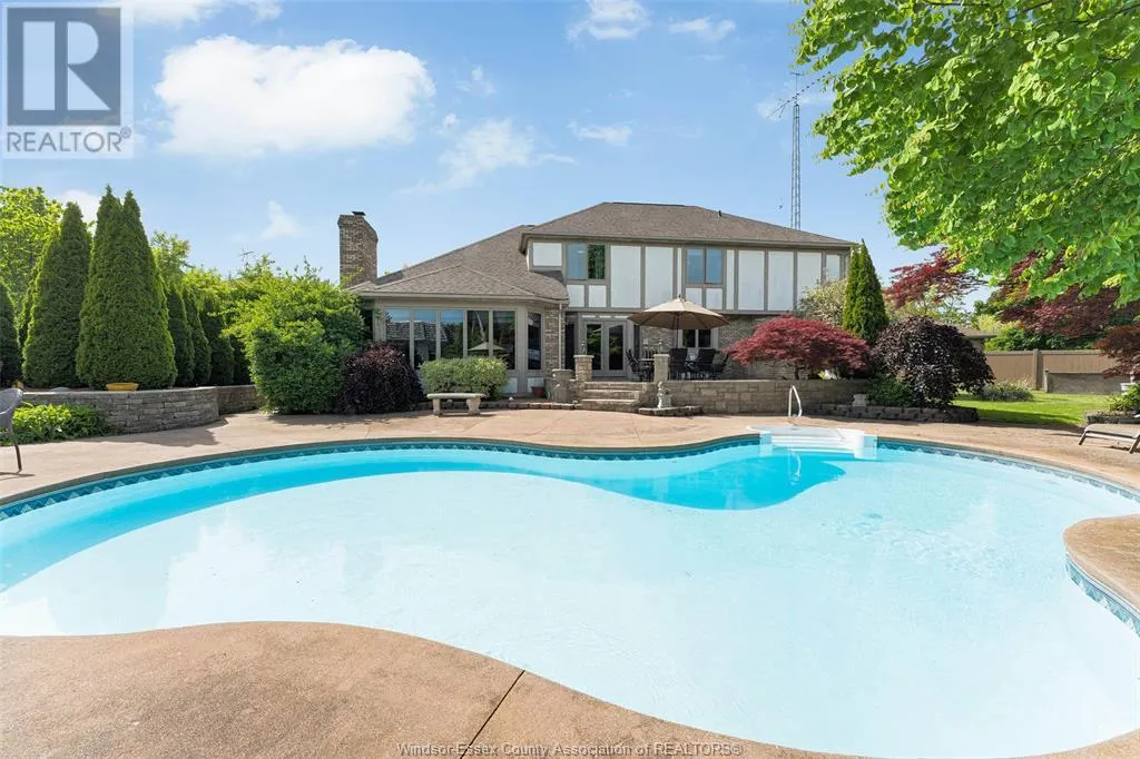 541 KERR CRESCENT